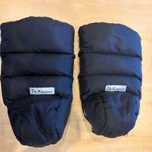 7 A.M. Enfant Black stroller Mittens